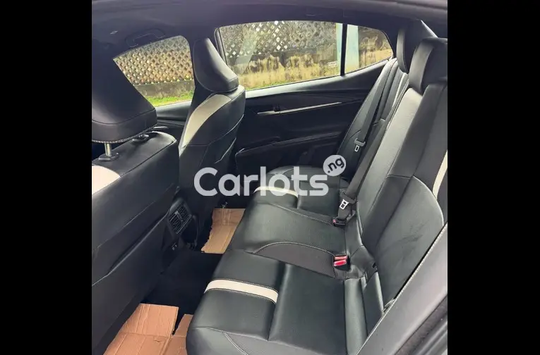 BRAND NEW 2025 TOYOTA CAMRY SE - 4/5