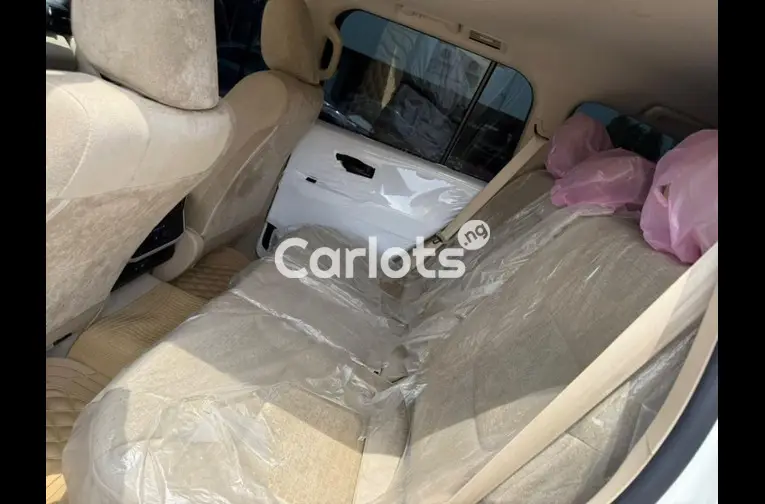 FOREIGN USED 2024 TOYOTA LAND CRUISER GX.R TWIN TURBO - 3/5