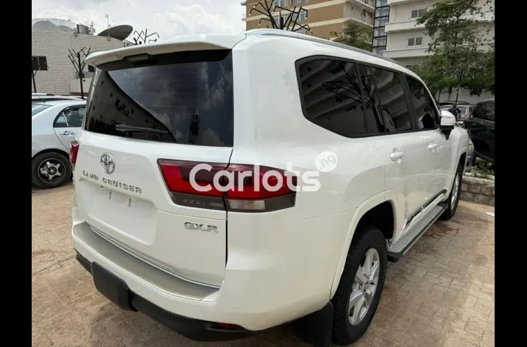 FOREIGN USED 2024 TOYOTA LAND CRUISER GX.R TWIN TURBO - 4/5