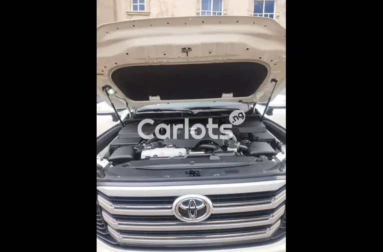 FOREIGN USED 2024 TOYOTA LAND CRUISER GX.R TWIN TURBO - 5/5