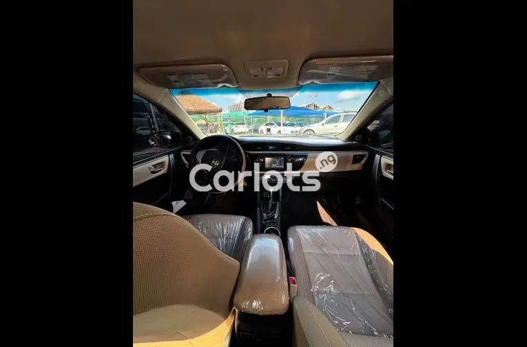 2017 TOYOTA COROLLA - 2/4