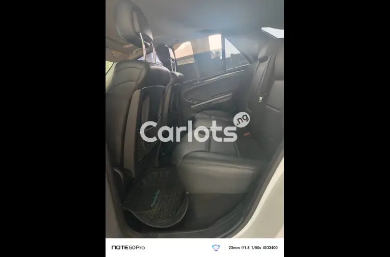 CLEAN REGISTERED 2011 MERCEDES BENZ ML350 FULL OPTION - 4/5