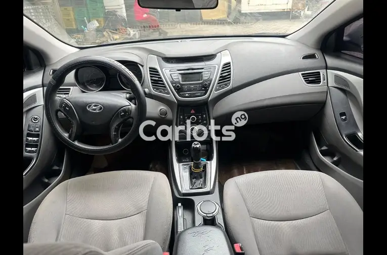 Clean Nigerian Used 2015 Hyundai Elantra GLS - 2/5