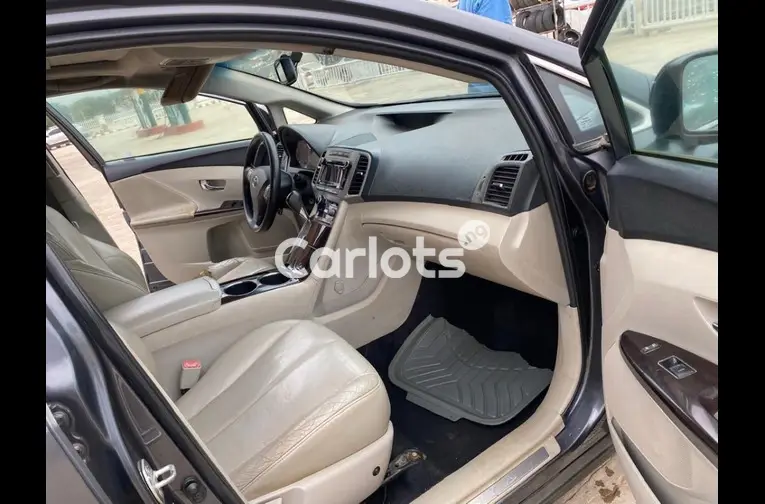 2010 TOYOTA VENZA - 3/5