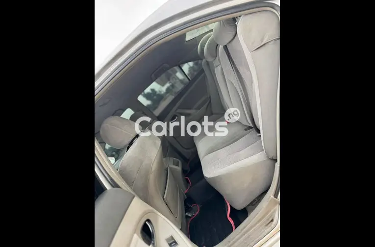 Distress sales 2011 Toyota Camry - 4/5