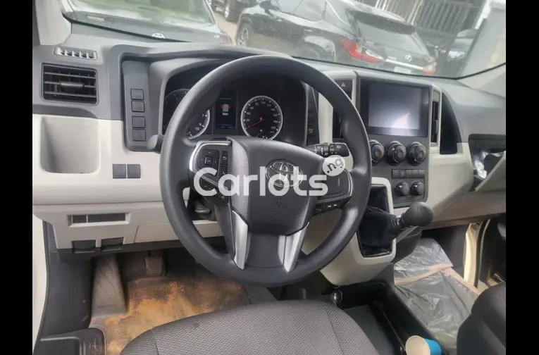 BRAND NEW HIACE HUMMER BUS 2025 - 2/5