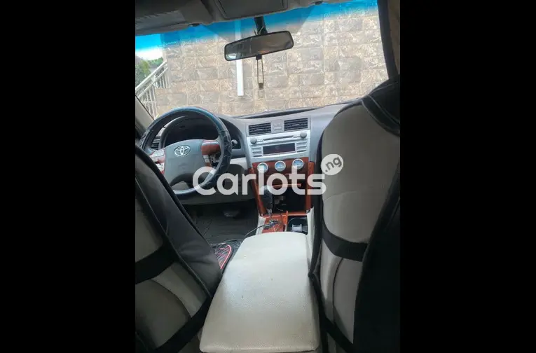 2011 TOYOTA CAMRY LE - 2/5