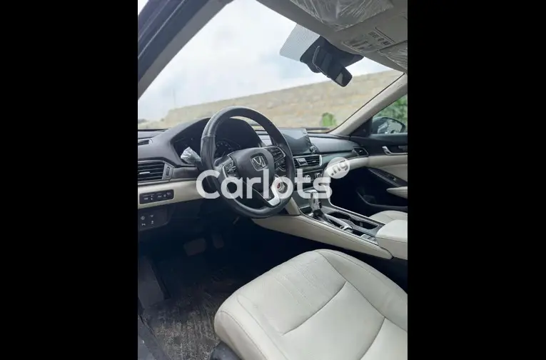 FOREIGN USED 2018 HONDA ACCORD TOURING - 2/5