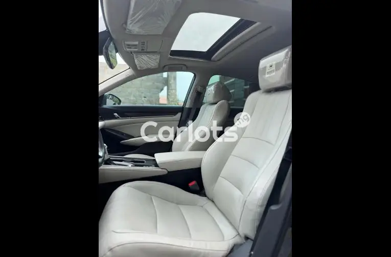 FOREIGN USED 2018 HONDA ACCORD TOURING - 4/5