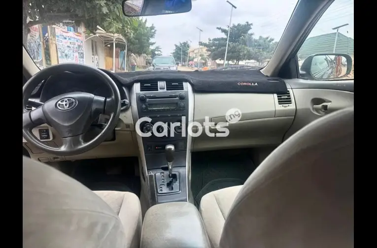 2010 TOYOTA COROLLA - 2/5