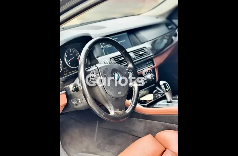 2013 BMW 5 SERIES 535i - 2/5