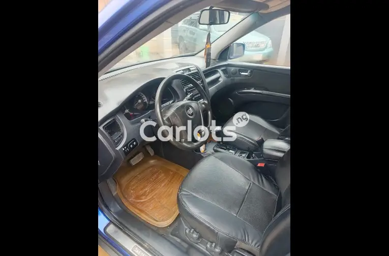 CLEAN FIRST BODY 2007 KIA SPORTAGE V4 - 2/5