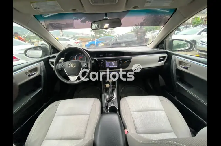 DISTRESS UNREGISTERED  2016 TOYOTA COROLLA LE - 2/5