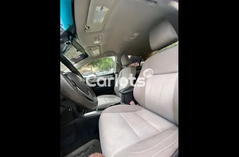 DISTRESS UNREGISTERED  2016 TOYOTA COROLLA LE - 3/5