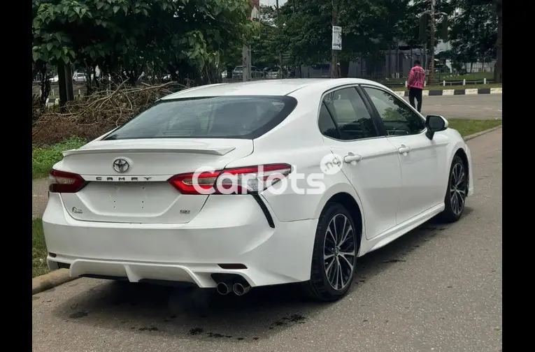 FOREIGN USED 2018 TOYOTA CAMRY - 5/5