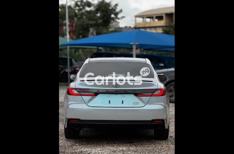 Toyota Camry 2025 - 4/4