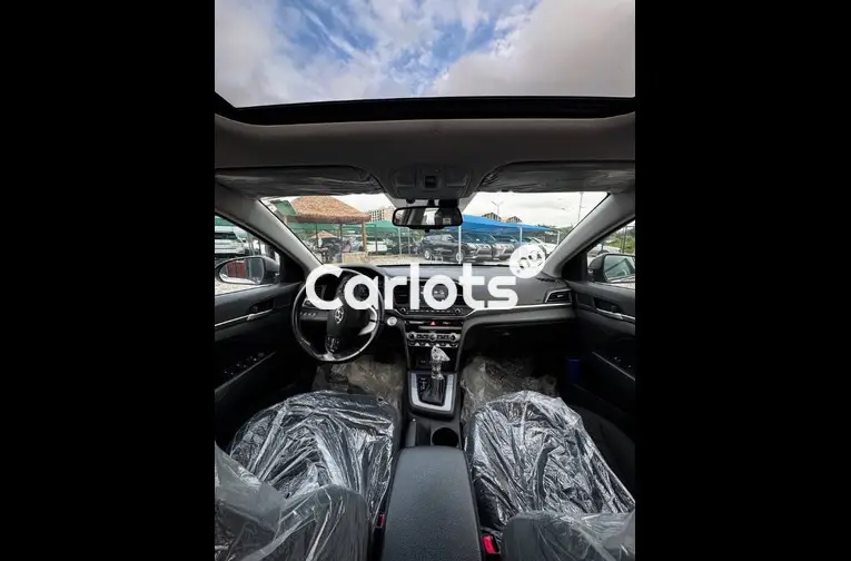 HYUNDAI ELANTRA 2019 - 2/4