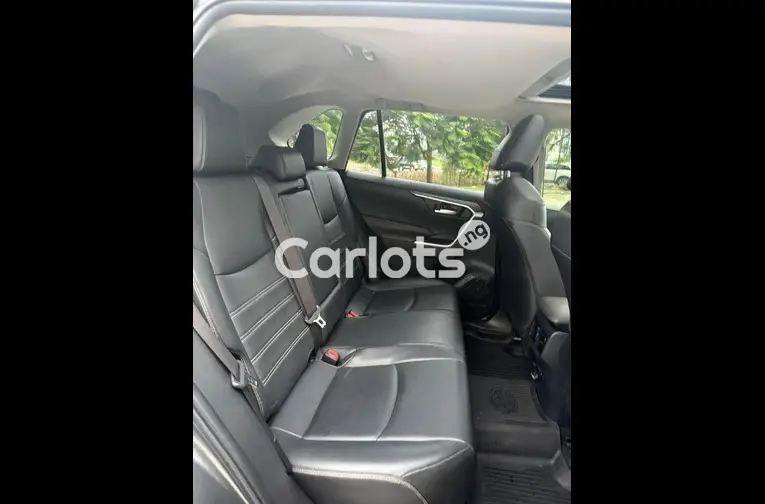 7MONTHS REGISTERED 2020 TOYOTA RAV4 XLE FULL OPTION - 4/5