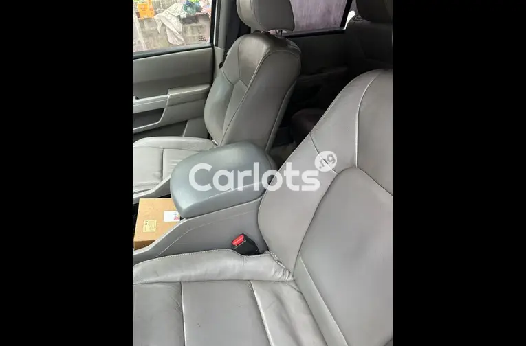 BRIEFLY USED BUT NOT REGISTERED 2012 HONDA PILOT - 2/5