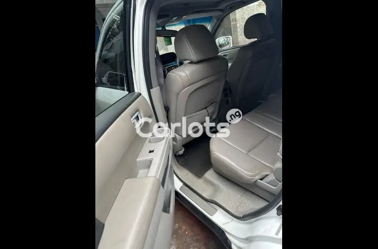 BRIEFLY USED BUT NOT REGISTERED 2012 HONDA PILOT - 3/5