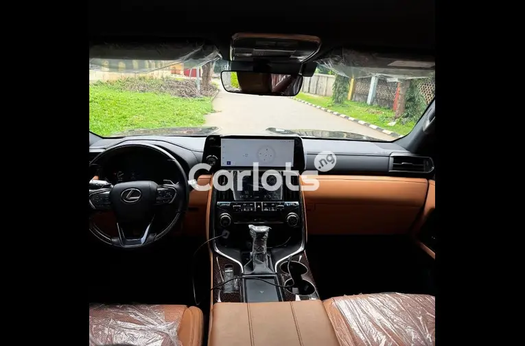 BRAND NEW 2024 LEXUS LX600 - 3/5
