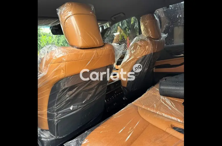 BRAND NEW 2024 LEXUS LX600 - 4/5