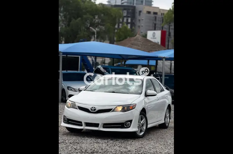 TOYOTA CAMRY 2014 - 2/5