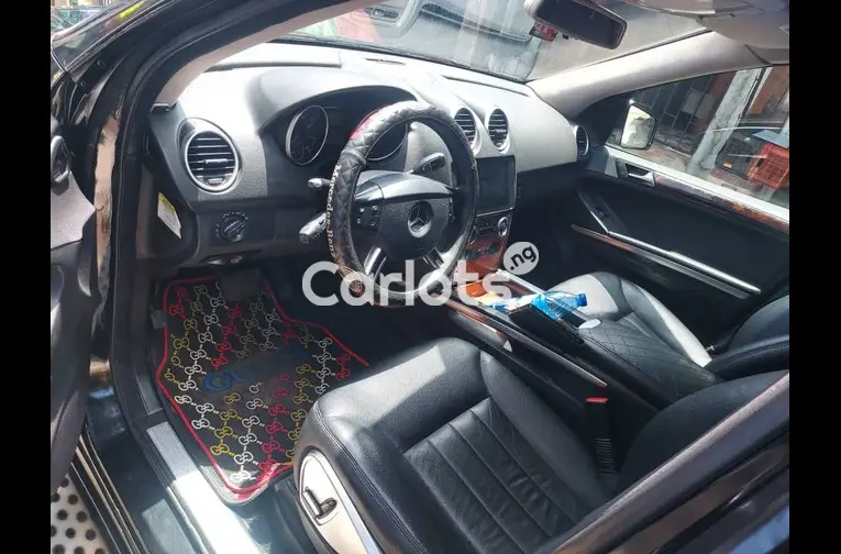 Neatly used Mercedes-Benz ML350 4Matic 2008 facelifted to 2010 - 2/4