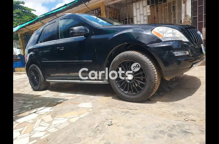 Neatly used Mercedes-Benz ML350 4Matic 2008 facelifted to 2010 - 3/4