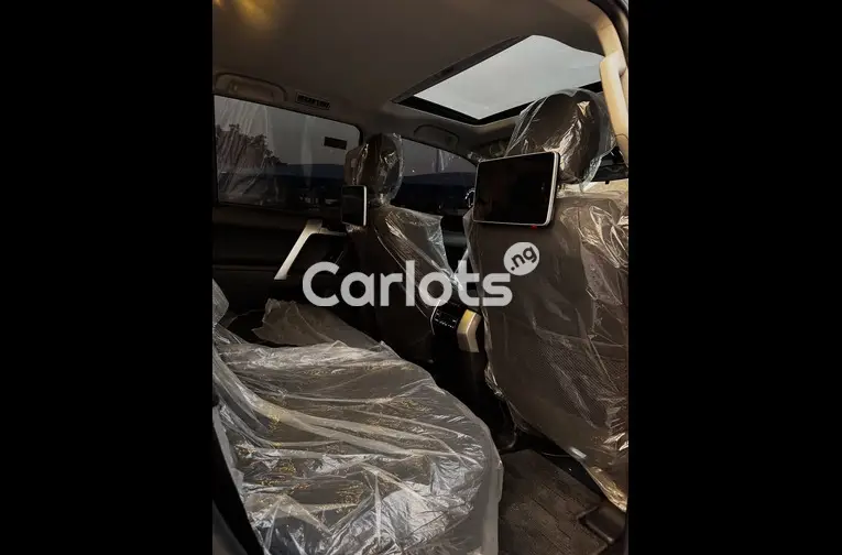 2024 TOYOTA PRADO - 3/5