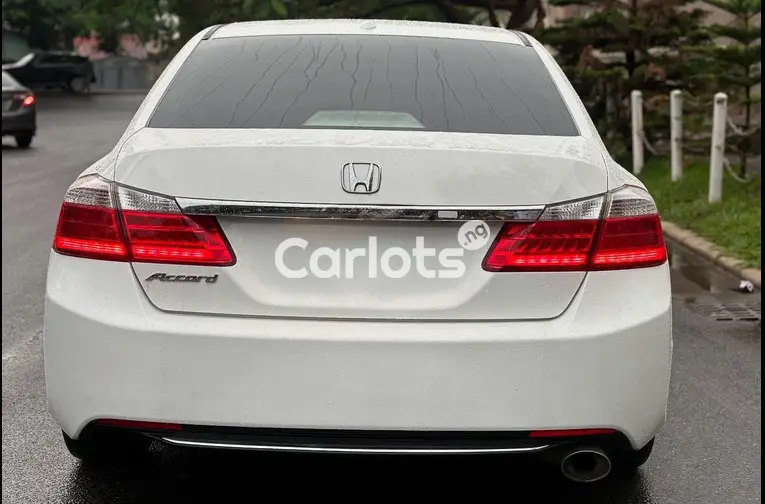 CLEAN NIGERIAN USED HONDA ACCORD 2013 MODEL - 2/7