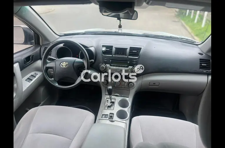 CLEAN NIGERIAN USED TOYOTA HIGHLANDER 2008 MODEL - 3/6
