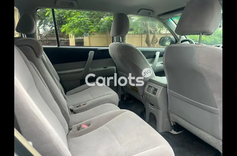 CLEAN NIGERIAN USED TOYOTA HIGHLANDER 2008 MODEL - 4/6
