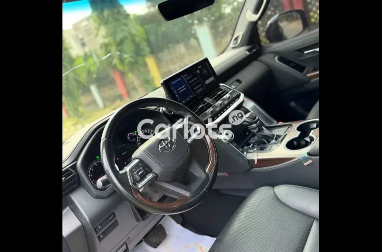 2023 TOYOTA LAND CRUISER GX.R - 3/7