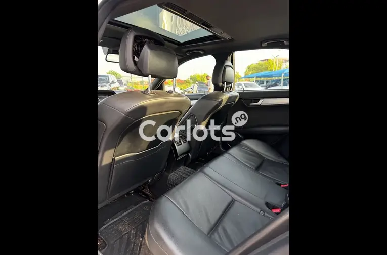 Extremely Clean 2013 Mercedes Benz C300 - 4/7