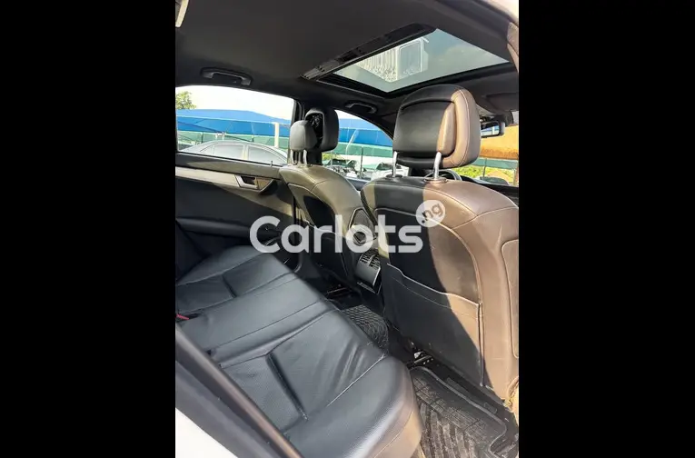 Extremely Clean 2013 Mercedes Benz C300 - 5/7