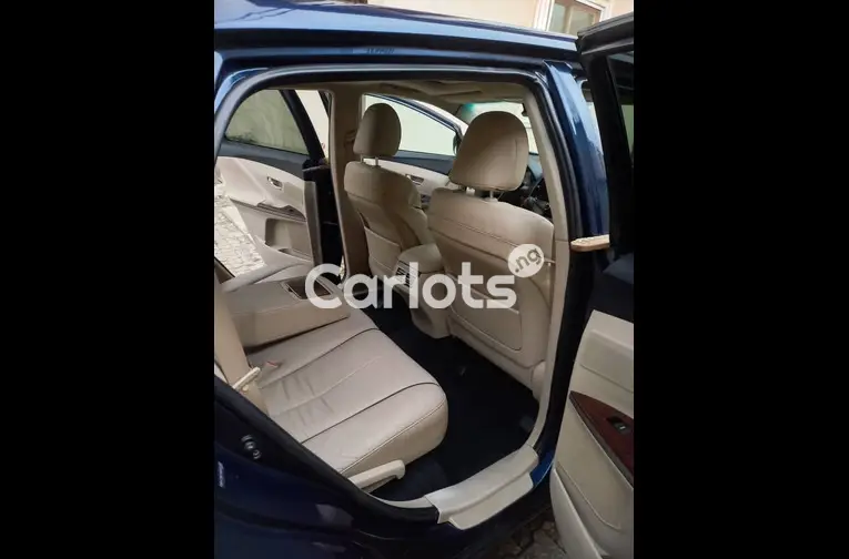 NEATLY USED 2010 TOYOTA VENZA LIMITED V6 FULL OPTION - 3/7