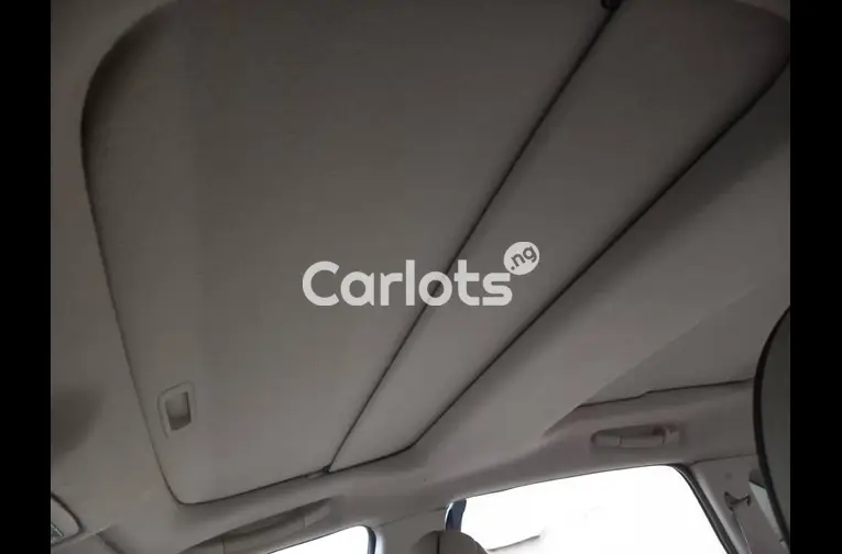 NEATLY USED 2010 TOYOTA VENZA LIMITED V6 FULL OPTION - 4/7