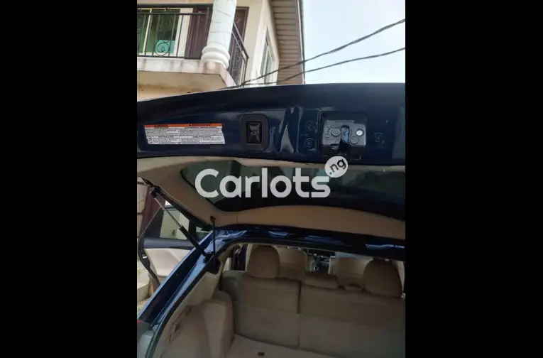 NEATLY USED 2010 TOYOTA VENZA LIMITED V6 FULL OPTION - 5/7