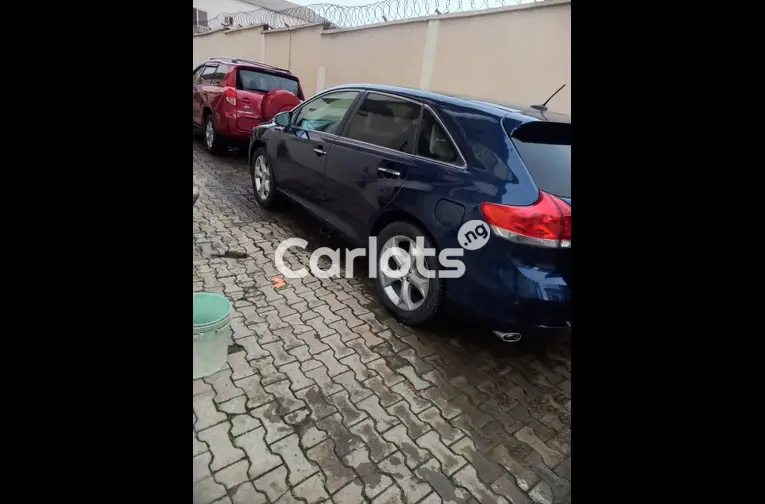 NEATLY USED 2010 TOYOTA VENZA LIMITED V6 FULL OPTION - 6/7