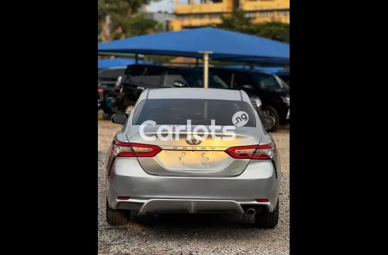 2019 TOYOTA CAMRY LE - 6/7