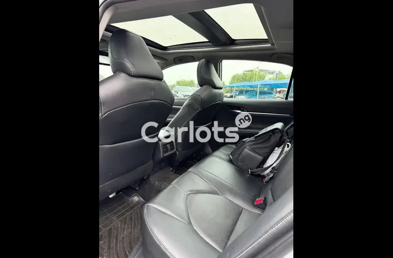 2021 TOYOTA CAMRY XSE - 3/7