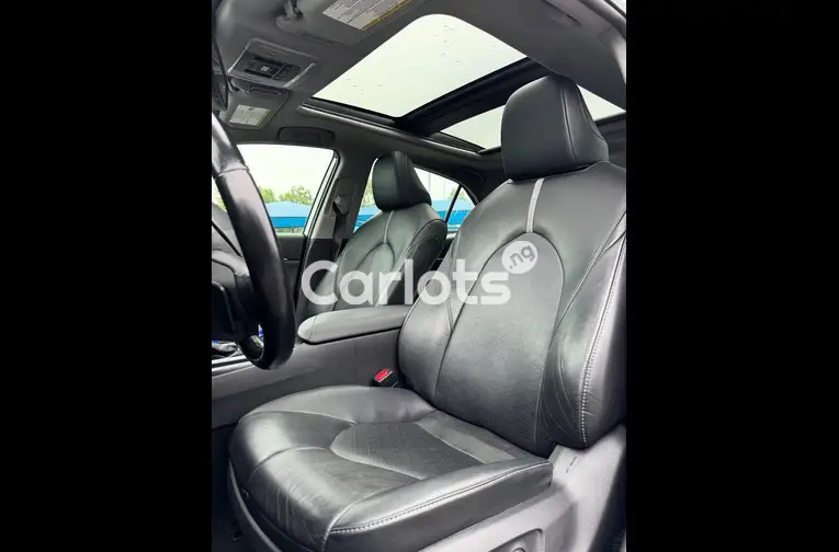 2021 TOYOTA CAMRY XSE - 4/7