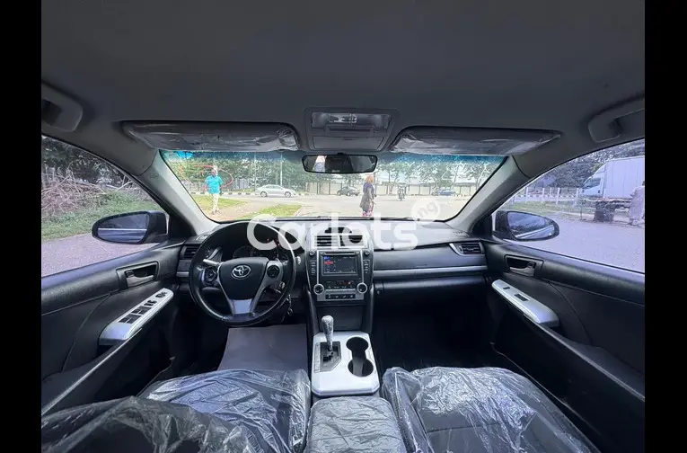 2014 TOYOTA CAMRY S E - 2/7