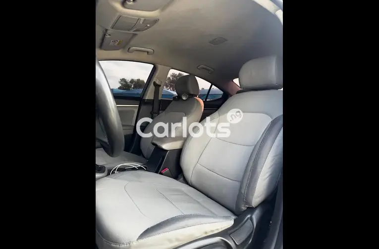 Clean 2012 Hyundai Elantra - 3/7