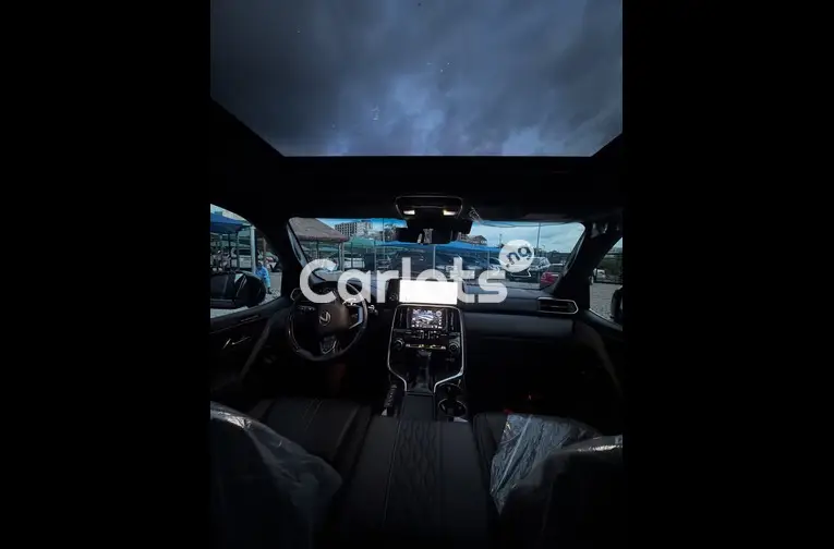 2023 LEXUS LX 600 VIP - 2/7