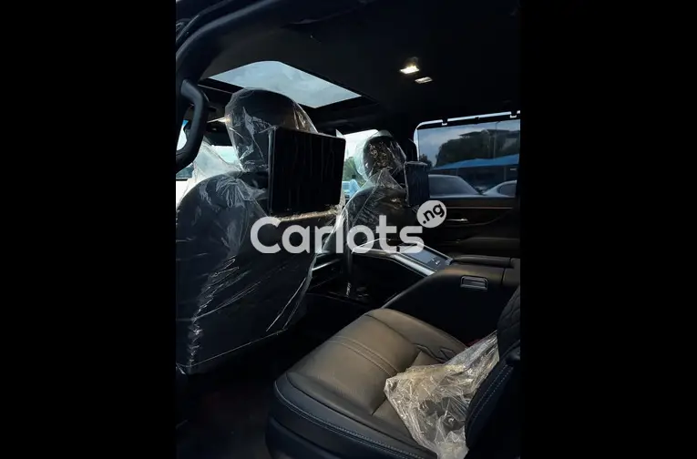 2023 LEXUS LX 600 VIP - 3/7