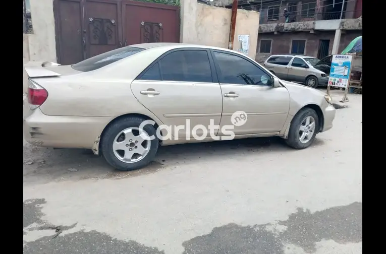 CLEAN REGISTERED 2004 TOYOTA CAMRY XLE V6 - 4/5