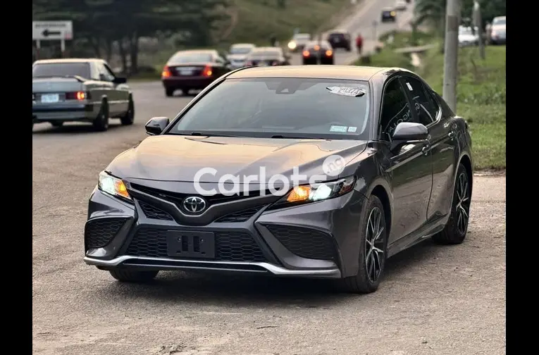 FOREIGN USED 2022 TOYOTA CAMRY SE - 1/7