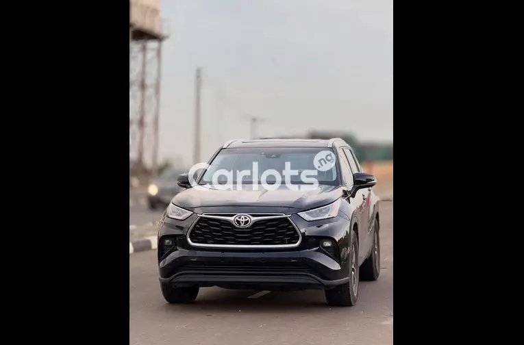 FOREIGN USED 2022 TOYOTA HIGHLANDER XLE - 1/7